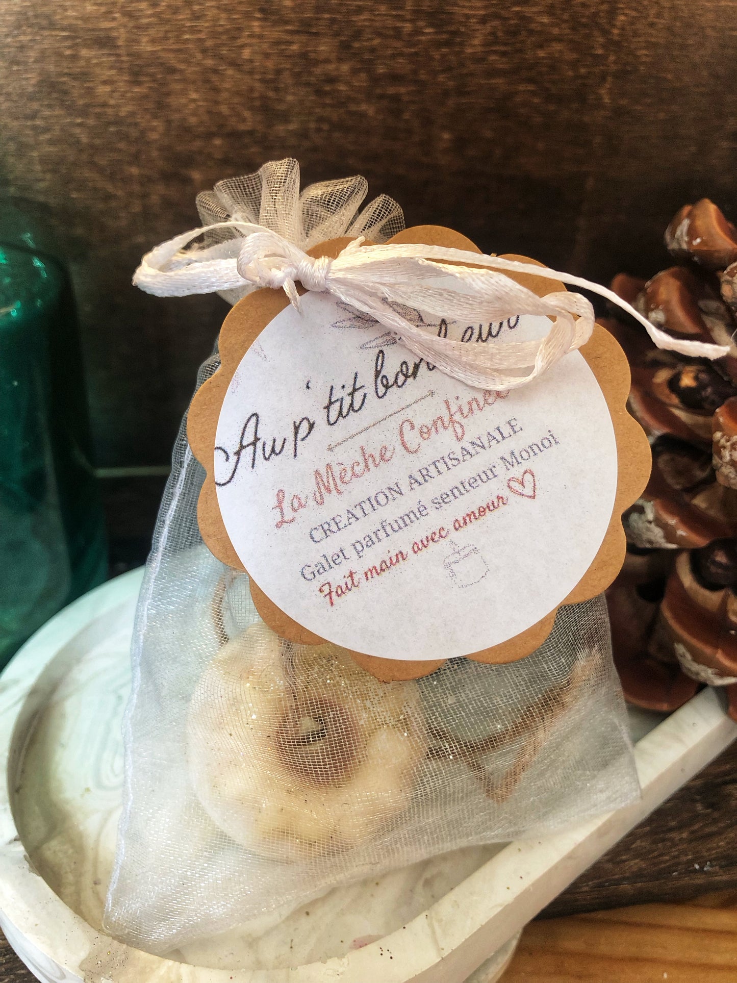 Fleur parfumé ou Galets de cire a suspendre invités